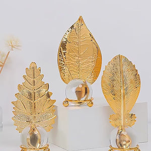 
            
                Load and play video in Gallery viewer, Modern Interior Metal Maple Leaf Art Luxury Crystal Crafts Gold Home Decor
            
        