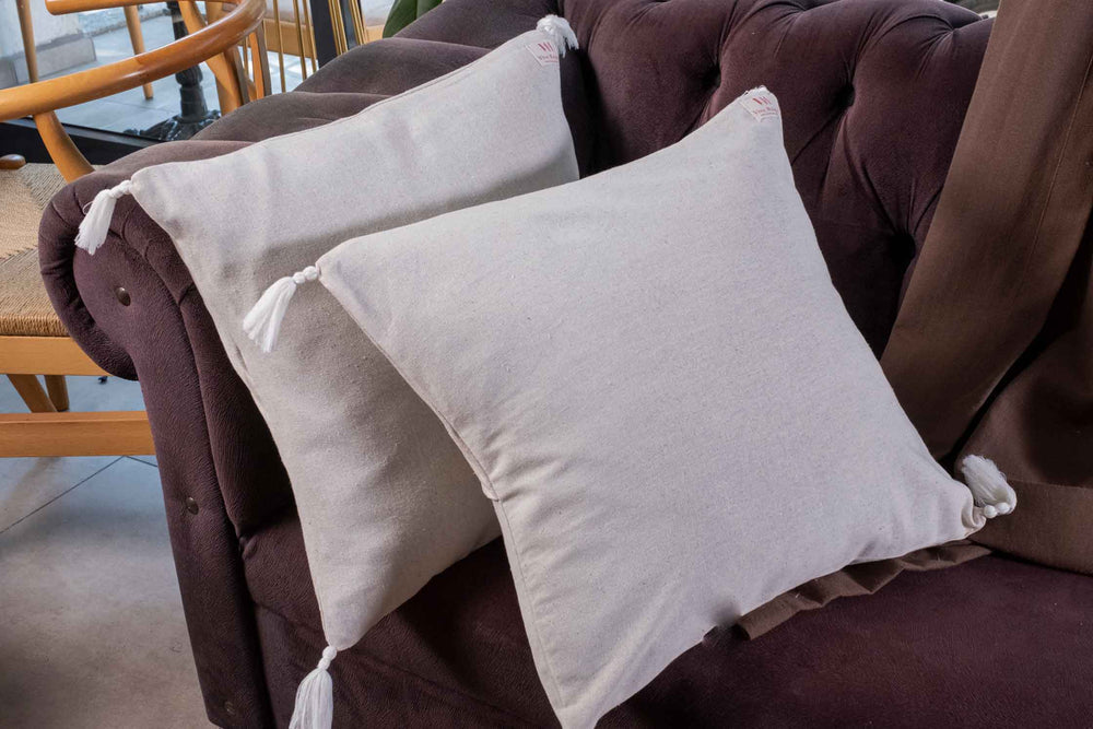 
            
                Load image into Gallery viewer, Four Corner Tasseled Pure Linen Cushion Cover
            
        