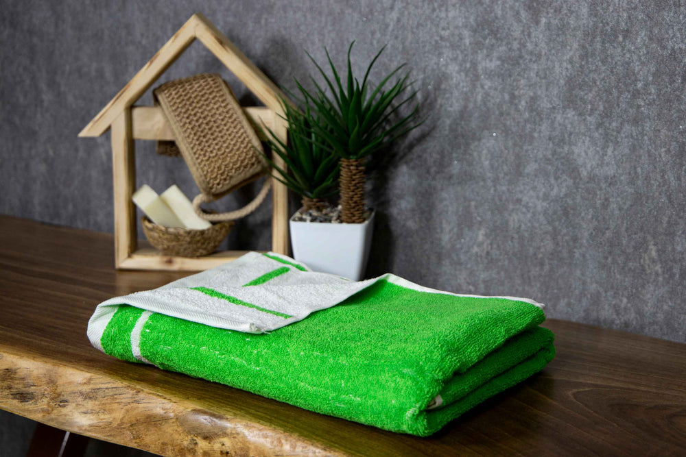 Tyne Collection Cotton Bath Towel - Green & White Star