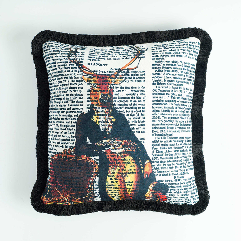 
            
                Load image into Gallery viewer, Journalist Deer Printed Velvet Cushion
            
        
